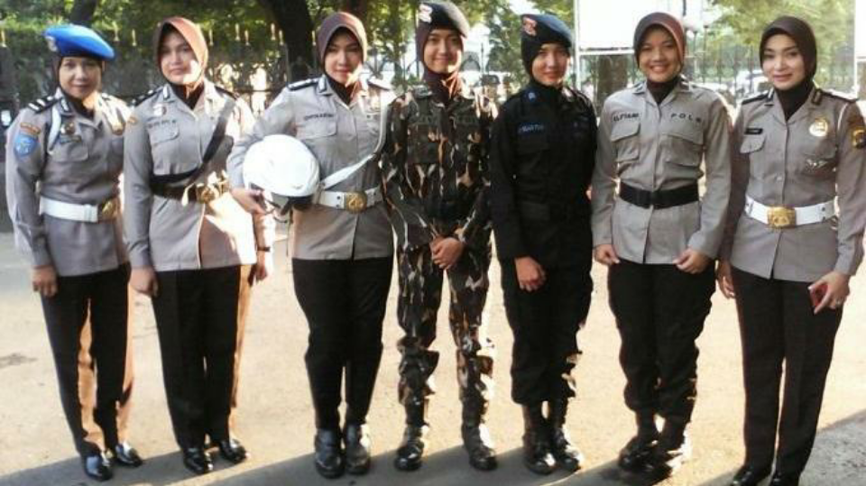 300 POLWAN BERJILBAB DITURUNKAN JADI TIM NEGOSIATOR DEMO 4 NOVEMBER