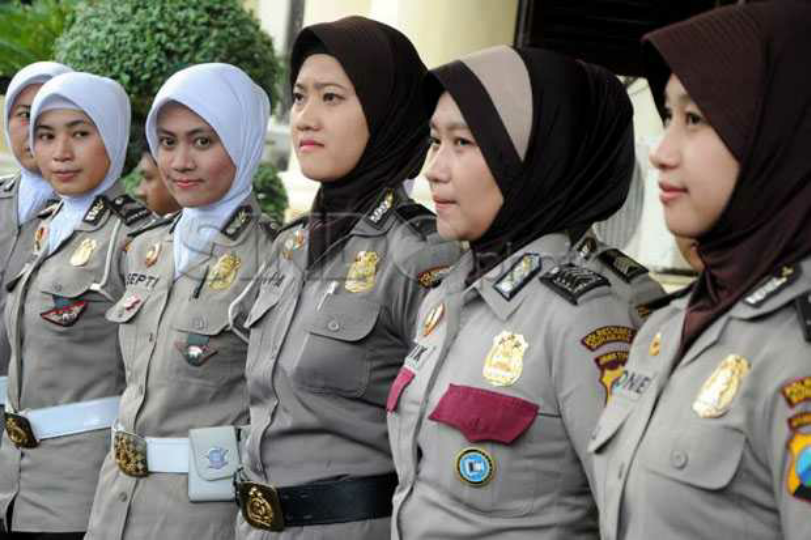 300 POLWAN BERJILBAB DITURUNKAN JADI TIM NEGOSIATOR DEMO 4 NOVEMBER