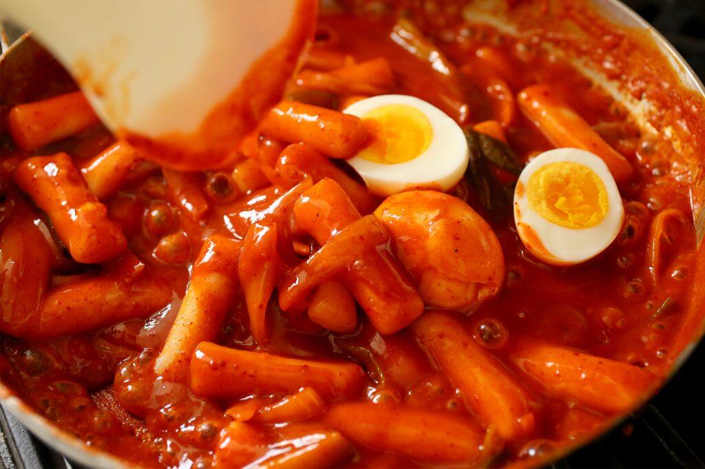7 Makanan Korea yang Katanya Pedes Minta Ampun
