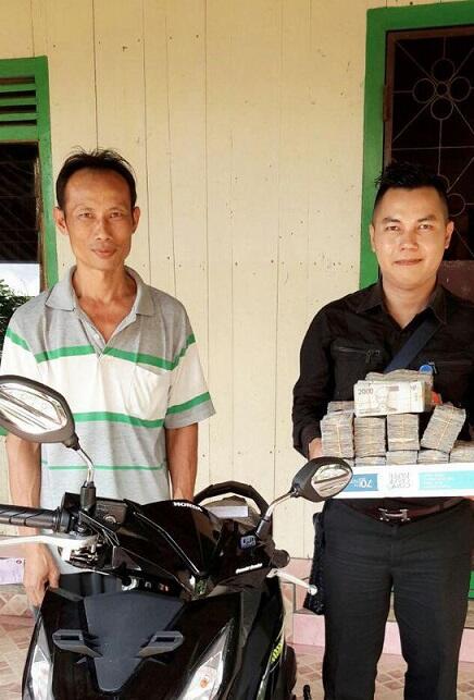 Ahok Beli Honda BeAT Tunai Pakai Uang Rp 2.000-an