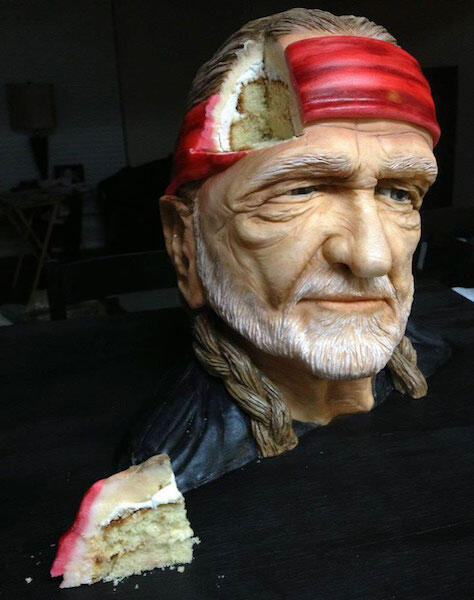 Seni Perpaduan Patung dan Kue