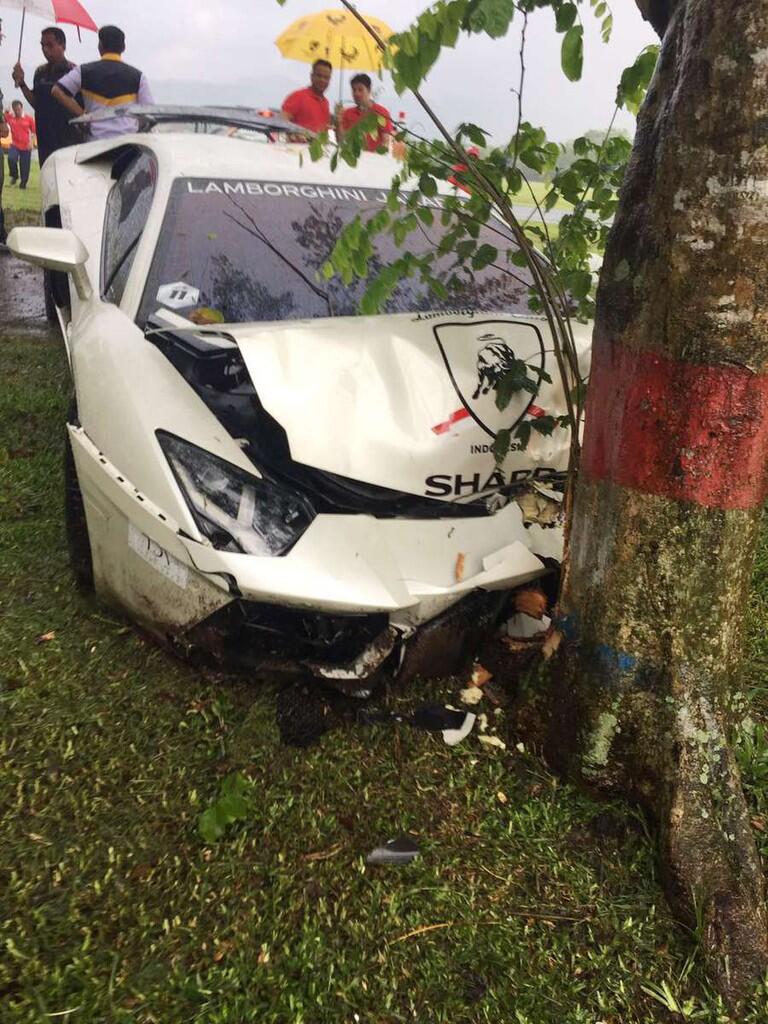 Mobil Lamborghini Raffi Ahmad Rusak Parah Akibat Kecelakaan KASKUS