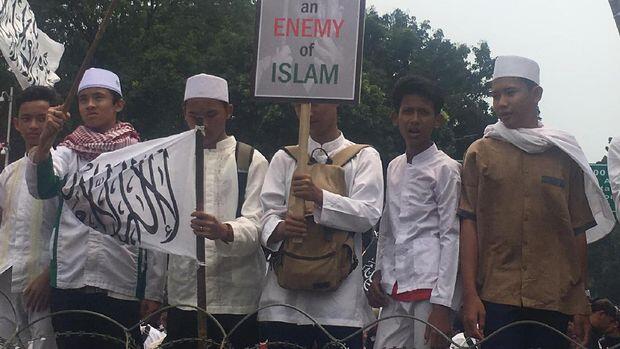 Bocah dan Para Remaja Ini Ikut Demo 4 November di Depan Istana