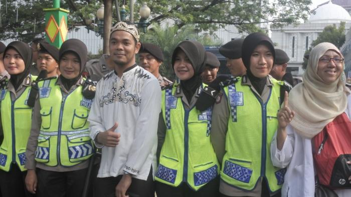 Antara Polisi dan Pendemo dalam Aksi Damai 4 November