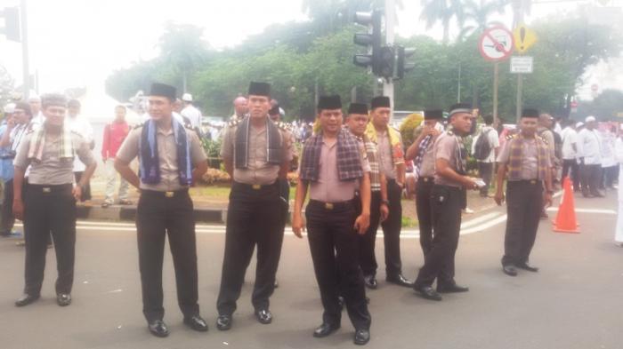 Antara Polisi dan Pendemo dalam Aksi Damai 4 November