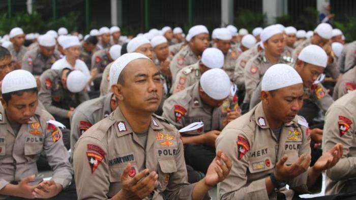 Antara Polisi dan Pendemo dalam Aksi Damai 4 November