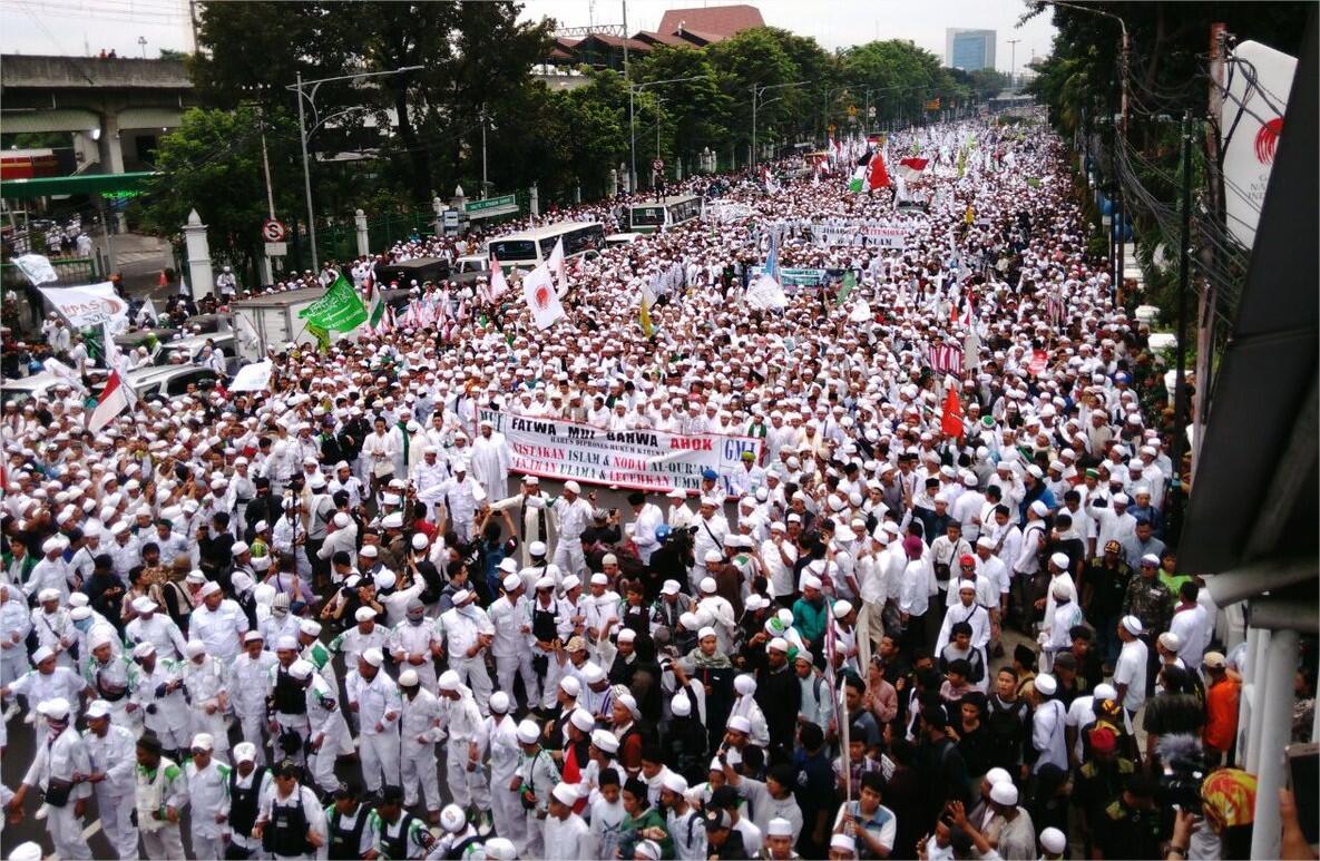 Antara Polisi dan Pendemo dalam Aksi Damai 4 November