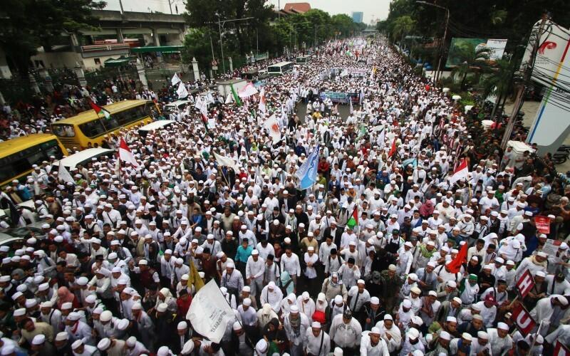 Antara Polisi dan Pendemo dalam Aksi Damai 4 November