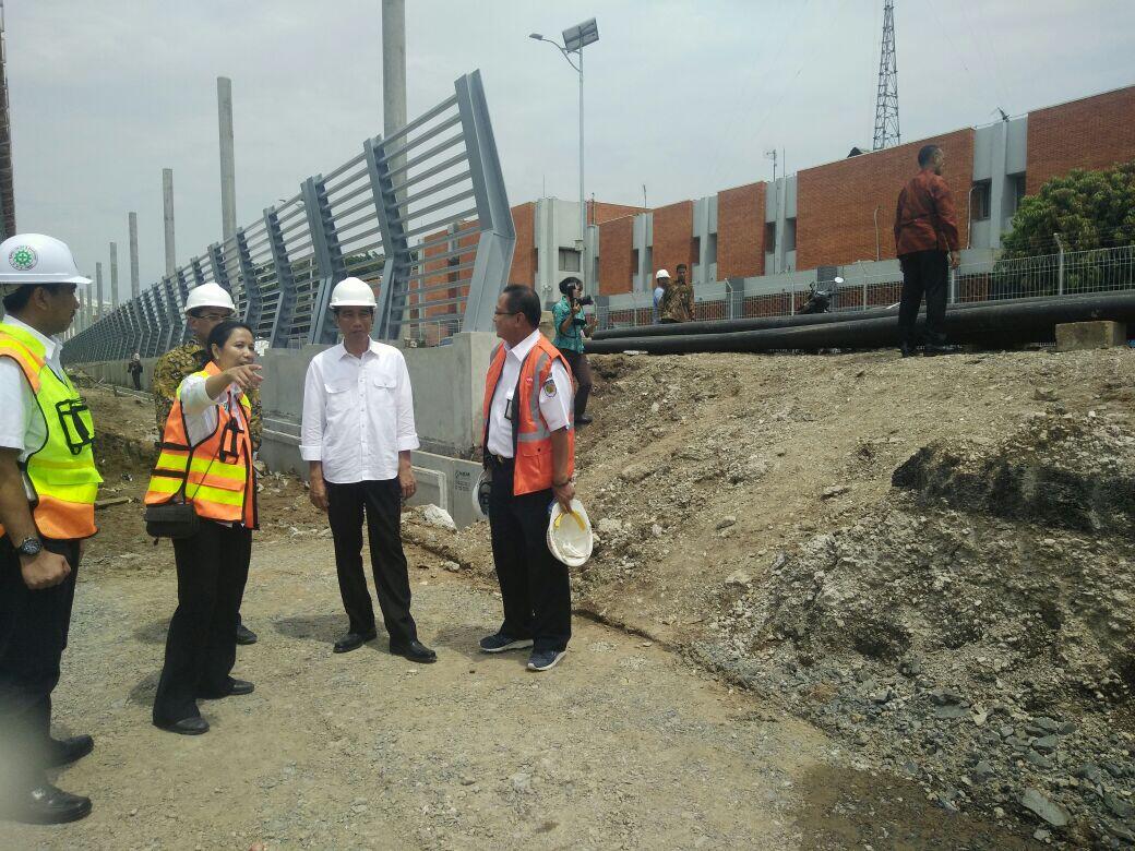 Jokowi Blusukan ke Proyek Kereta Bandara Soetta