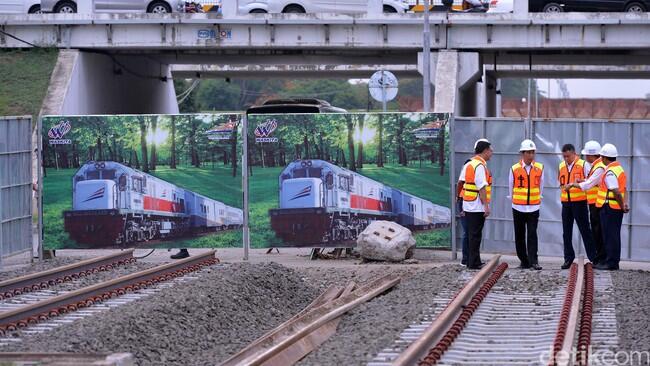 Jokowi Blusukan ke Proyek Kereta Bandara Soetta