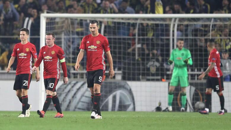MU Kalah, Performa Blind-Rojo Dikritik