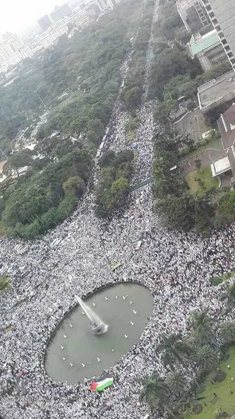 Kumpulan Foto dan Meme Aksi 4 November 2016