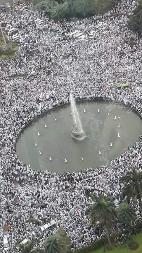 Kumpulan Foto dan Meme Aksi 4 November 2016