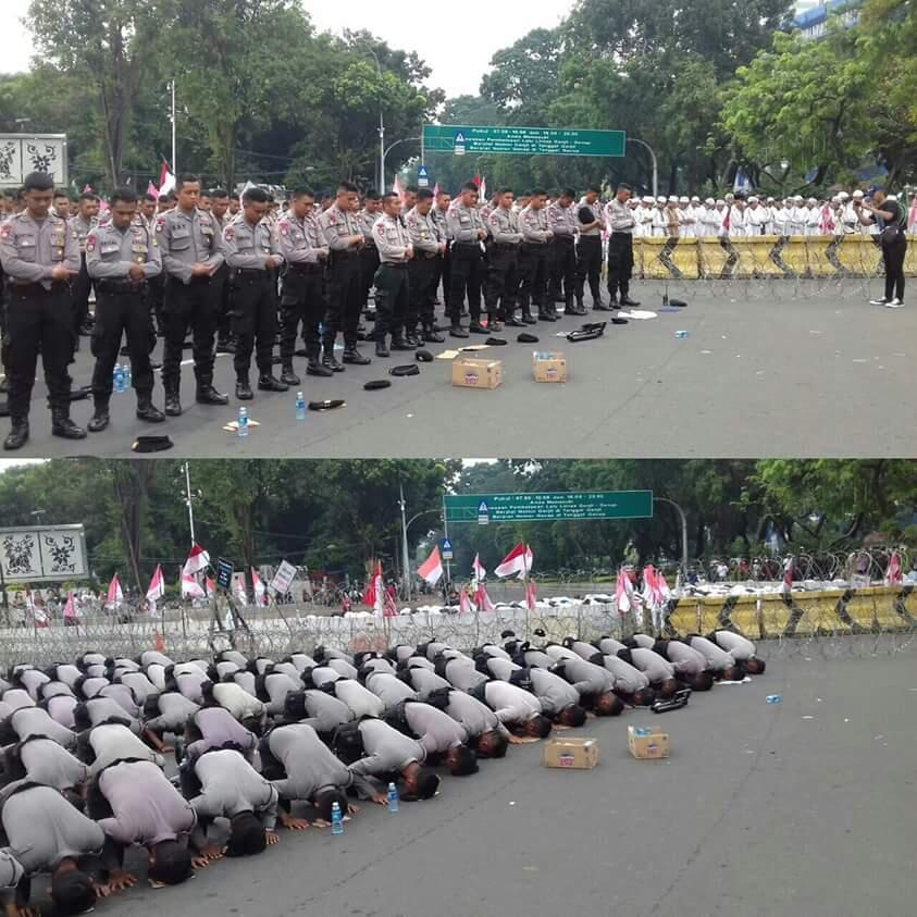 Kumpulan Foto dan Meme Aksi 4 November 2016