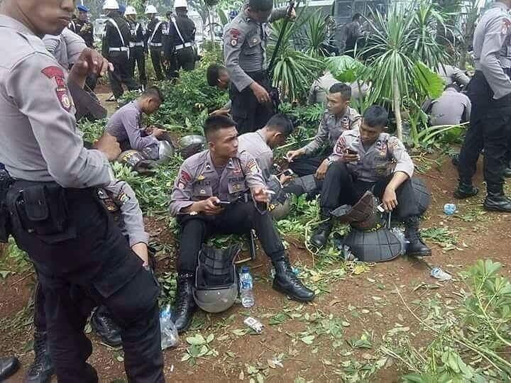 Kumpulan Foto dan Meme Aksi 4 November 2016