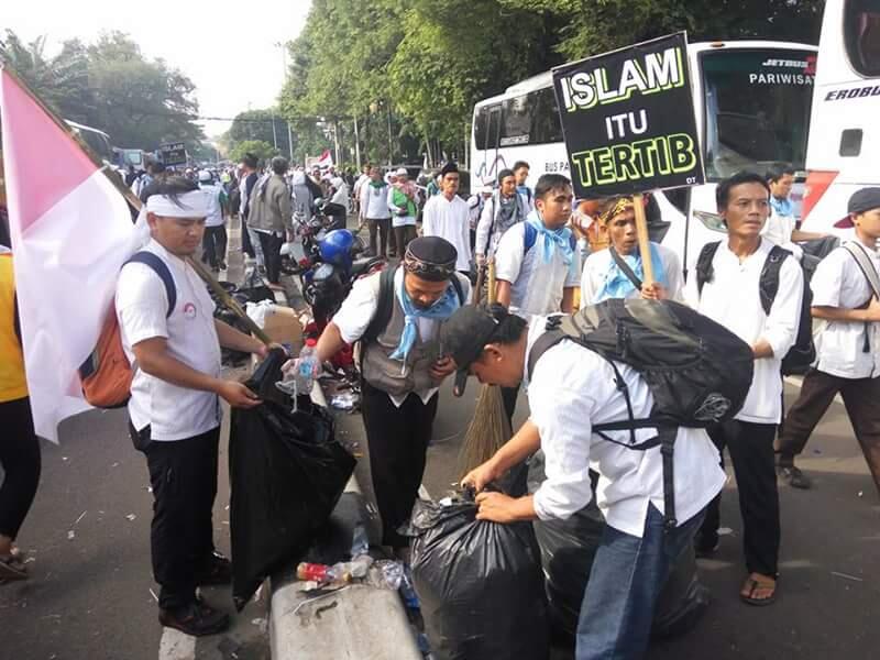 Kumpulan Foto dan Meme Aksi 4 November 2016