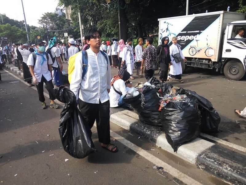 Kumpulan Foto dan Meme Aksi 4 November 2016