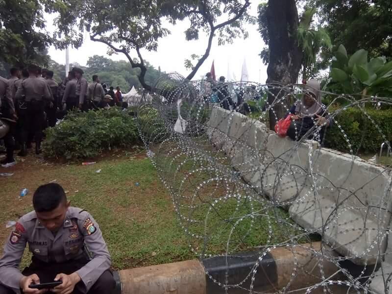 Kumpulan Foto dan Meme Aksi 4 November 2016
