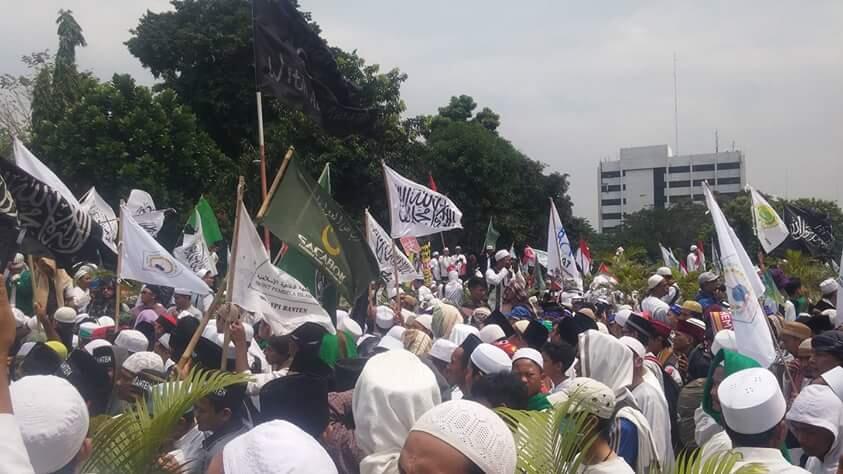 Kumpulan Foto dan Meme Aksi 4 November 2016