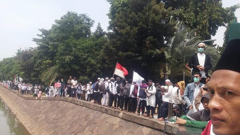 Kumpulan Foto dan Meme Aksi 4 November 2016