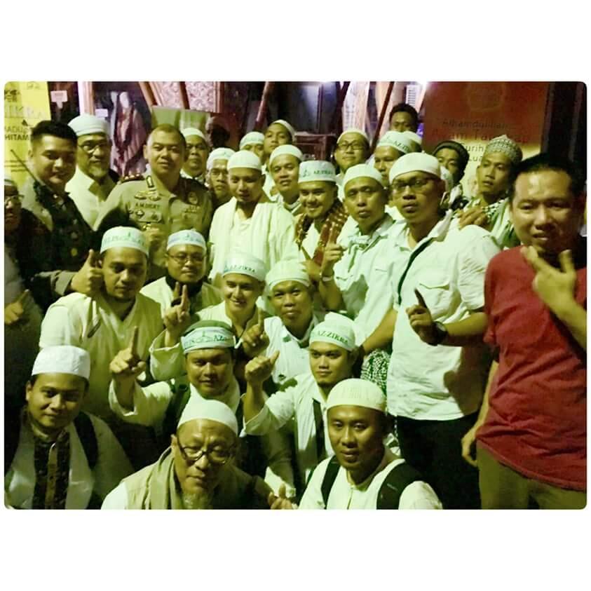Kumpulan Foto dan Meme Aksi 4 November 2016
