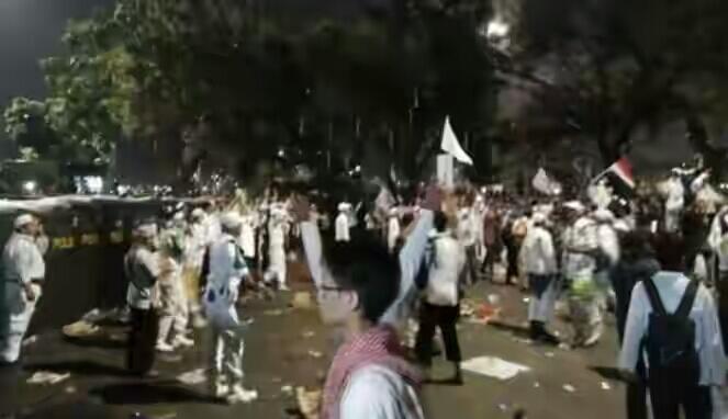 FPI Lindungi Polisi Dari Amuk Massa