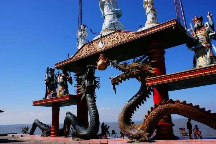 Wisata Kuil dan Klenteng Unik yang Ada di Indonesia, Kesini Aja Yuk!