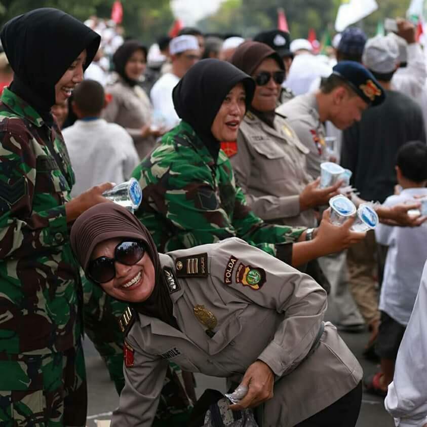 Kumpulan Foto dan Meme Aksi 4 November 2016