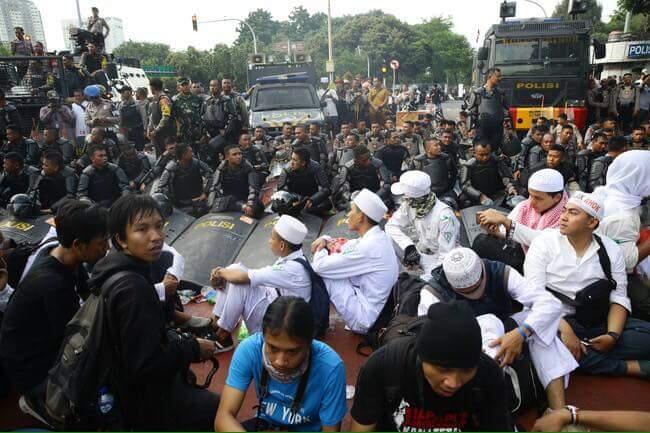 Kumpulan Foto dan Meme Aksi 4 November 2016