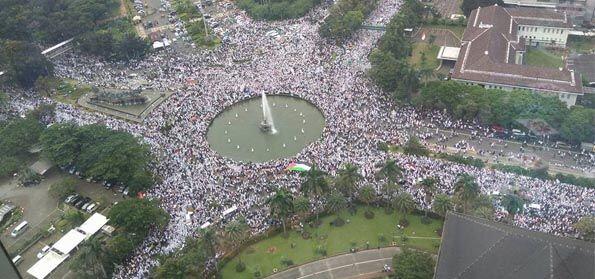 Ahmad Dhani Vs Relawan Jokowi, Menurut Agan Siapa yang Menang