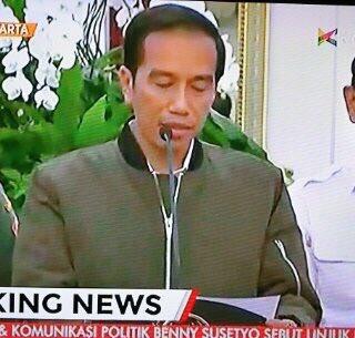 Daftar Lengkap Jacket Bomber Pak Jokowi yang Sama dengan Artis Korea