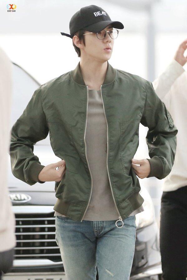 Daftar Lengkap Jacket Bomber Pak Jokowi yang Sama dengan Artis Korea