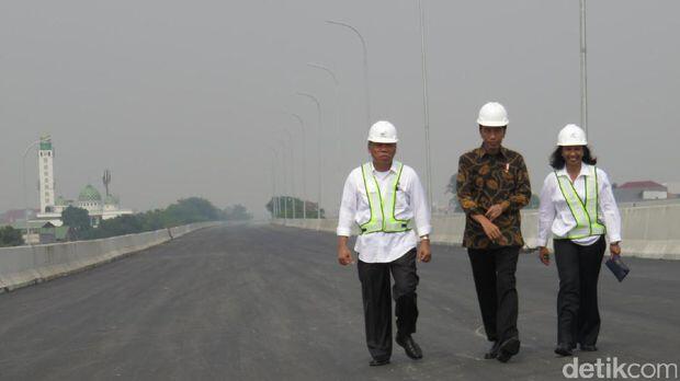 ( Ayo Kerja Lagi ) Presiden Jokowi Tinjau Proyek Jalan Tol Becakayu Seksi I