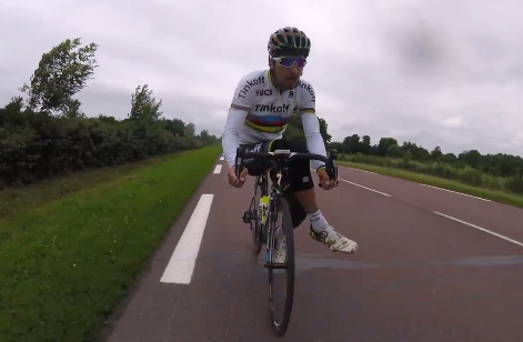 Video Peter Sagan Duduk Menyamping di Sadel