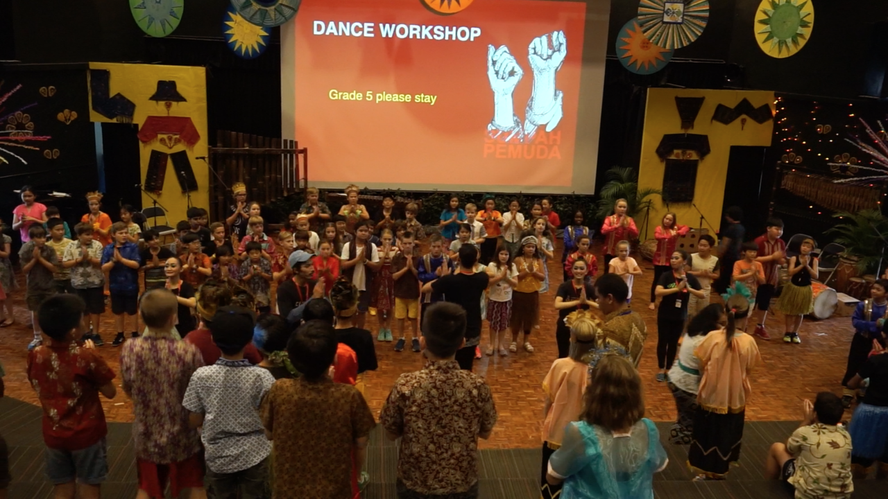 Siswa JIS Semangat Menari Tarian Purba dari Sumatra Utara