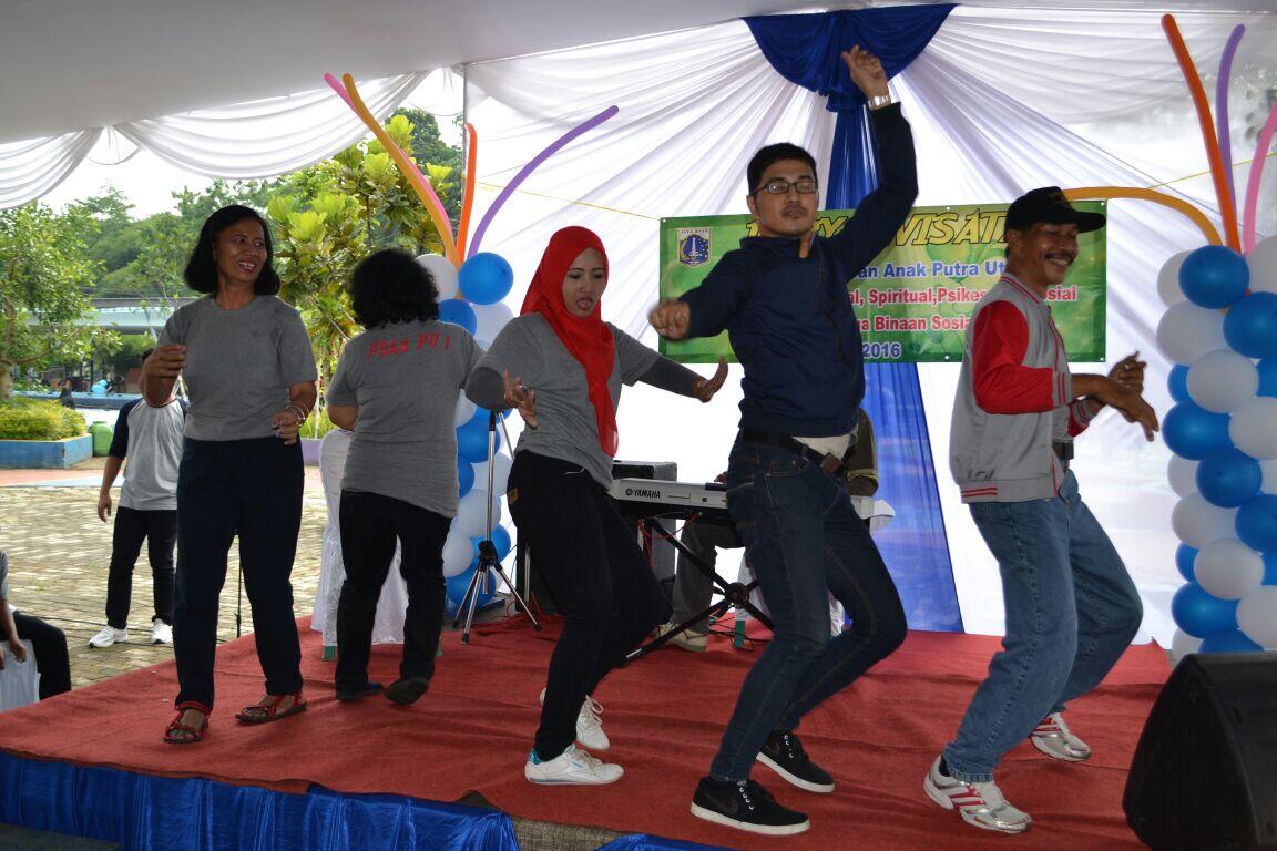 Suka Cita Anak-Anak Panti saat Rekreasi 