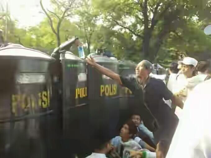 Beberapa Bukti Foto Kebersamaan Dan Toleransi "Aksi Damai 4 November 2016"..Salut!!