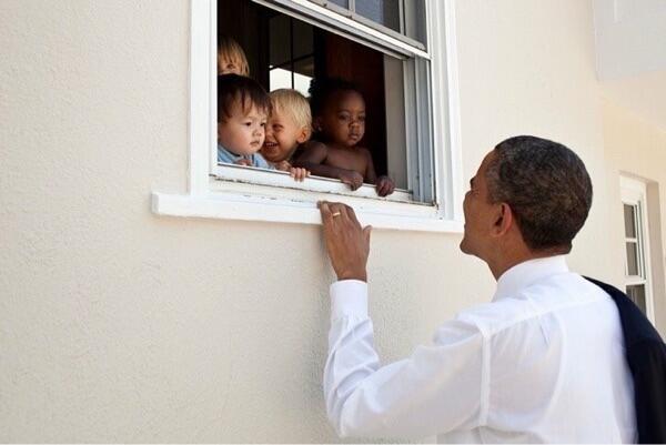 Kumpulan Foto2 OBAMA Yang Lucu Dan Iseng