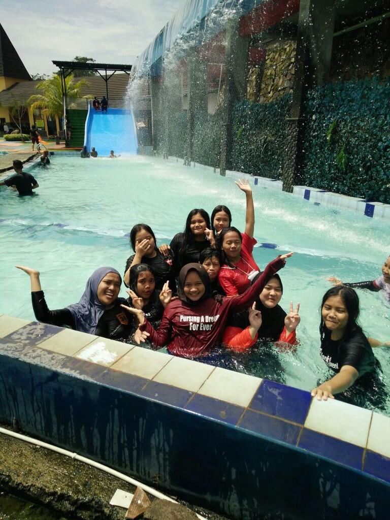 Anak-Anak Ikut Rekreasi Hilangkan Jenuh di Panti