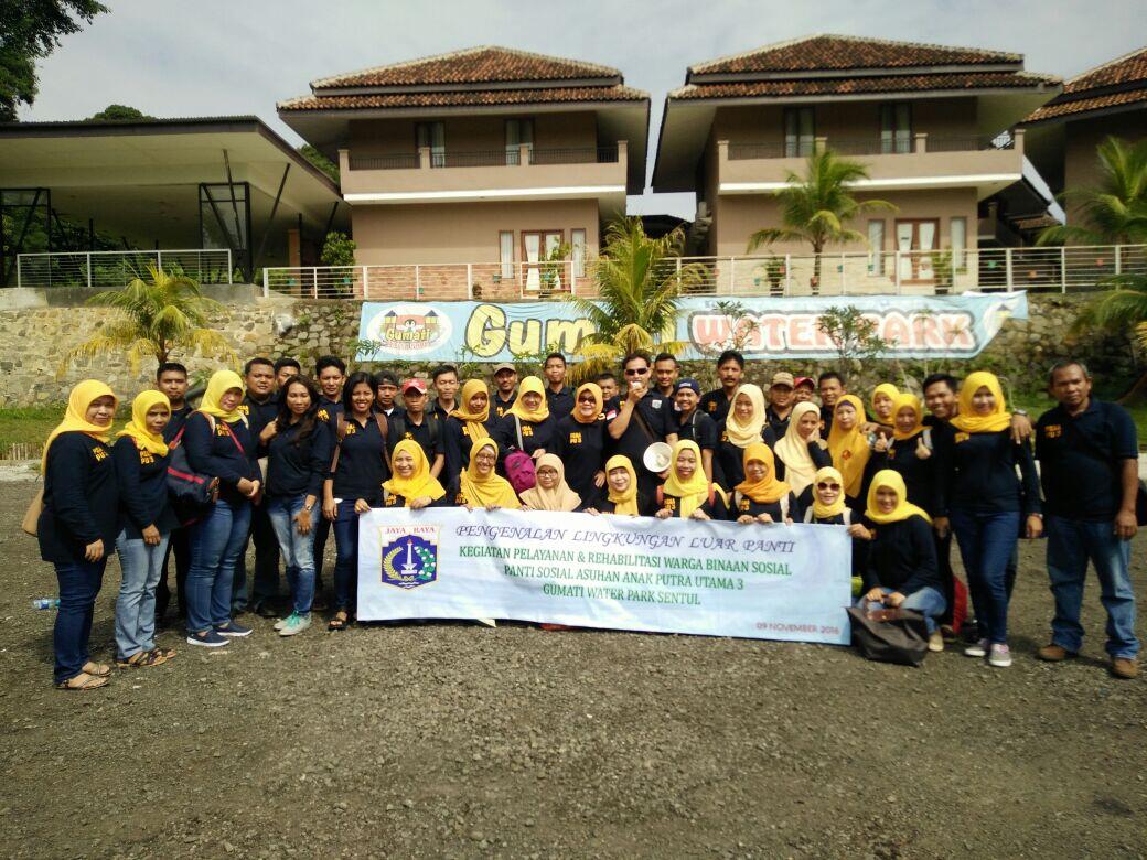 Anak-Anak Ikut Rekreasi Hilangkan Jenuh di Panti