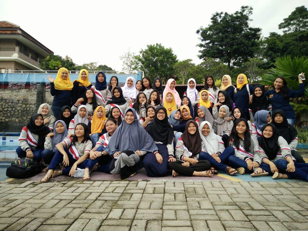 Anak-Anak Ikut Rekreasi Hilangkan Jenuh di Panti