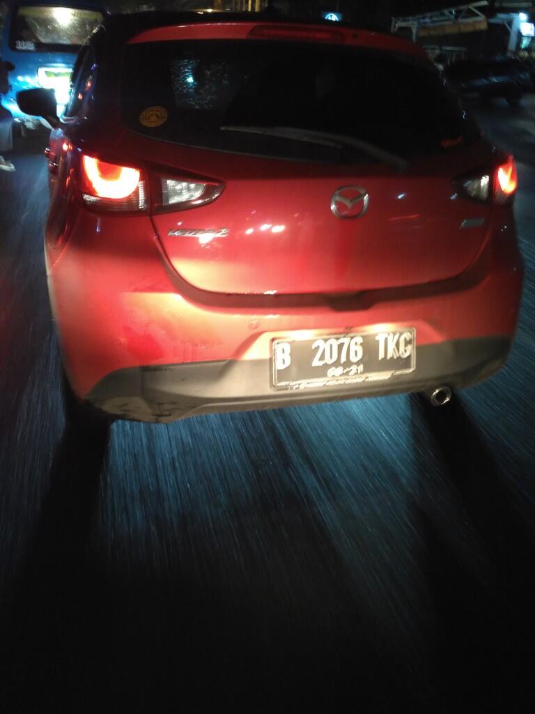 Ane di tabrak 2 kali dari belakang sama mobil ini daerah kelapa 2