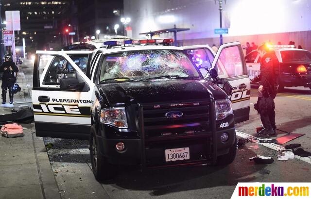 Bentrokan Pecah, Pendemo Donald Trump Bakar Mobil dan Perkantoran