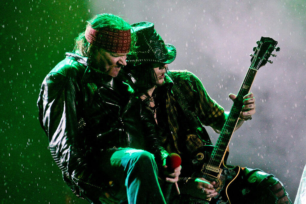 Disini Agan Bisa Melihat Secara Langsung Rujuknya Slash &amp; Axl Rose