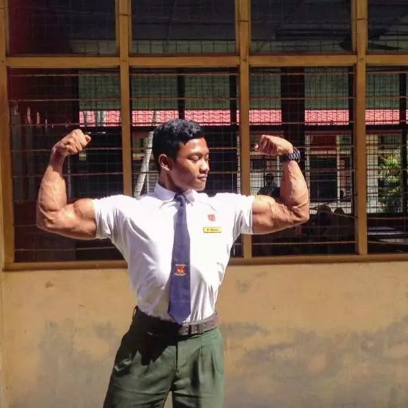 Remaja usia 17 tahun ini berbadan kekar bak binaragawan