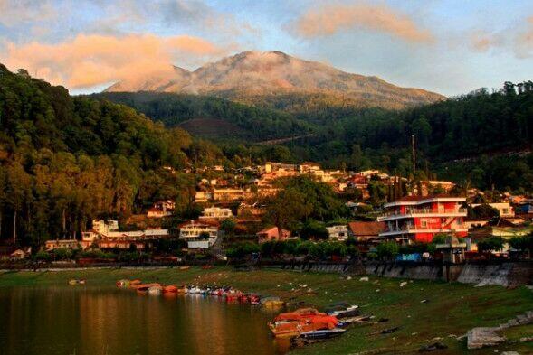 Telaga Sarangan, Perpaduan antara Italia dan Slovenia 