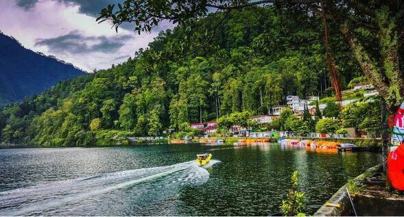 Telaga Sarangan, Perpaduan antara Italia dan Slovenia 