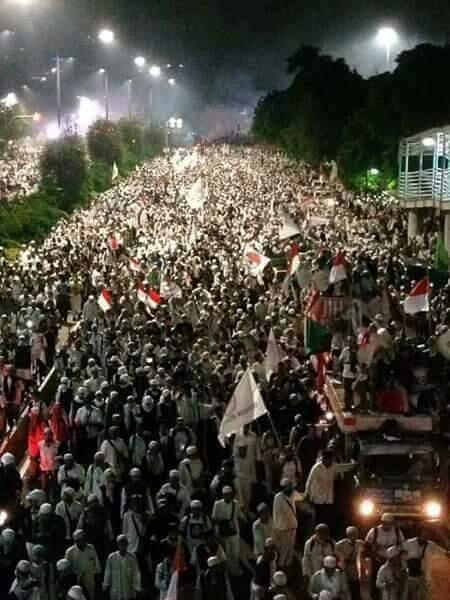 Kumpulan Foto dan Meme Aksi 4 November 2016