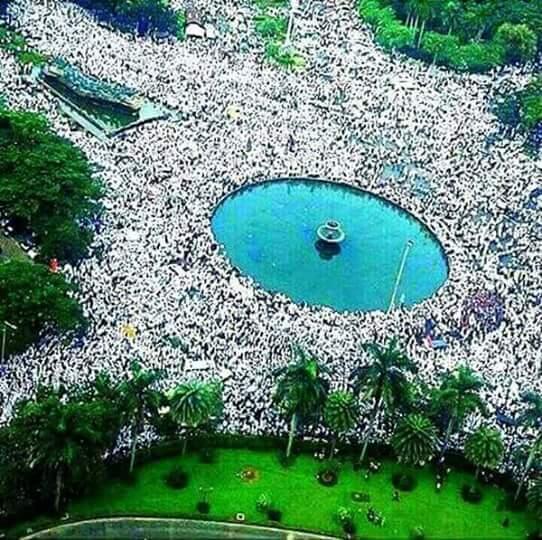 Kumpulan Foto dan Meme Aksi 4 November 2016