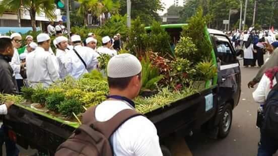 Kumpulan Foto dan Meme Aksi 4 November 2016